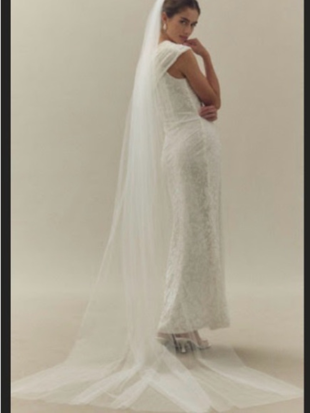 Anthropologie BHLDN Magdelena Cathedral Veil
- Elegant Long Tulle Veil